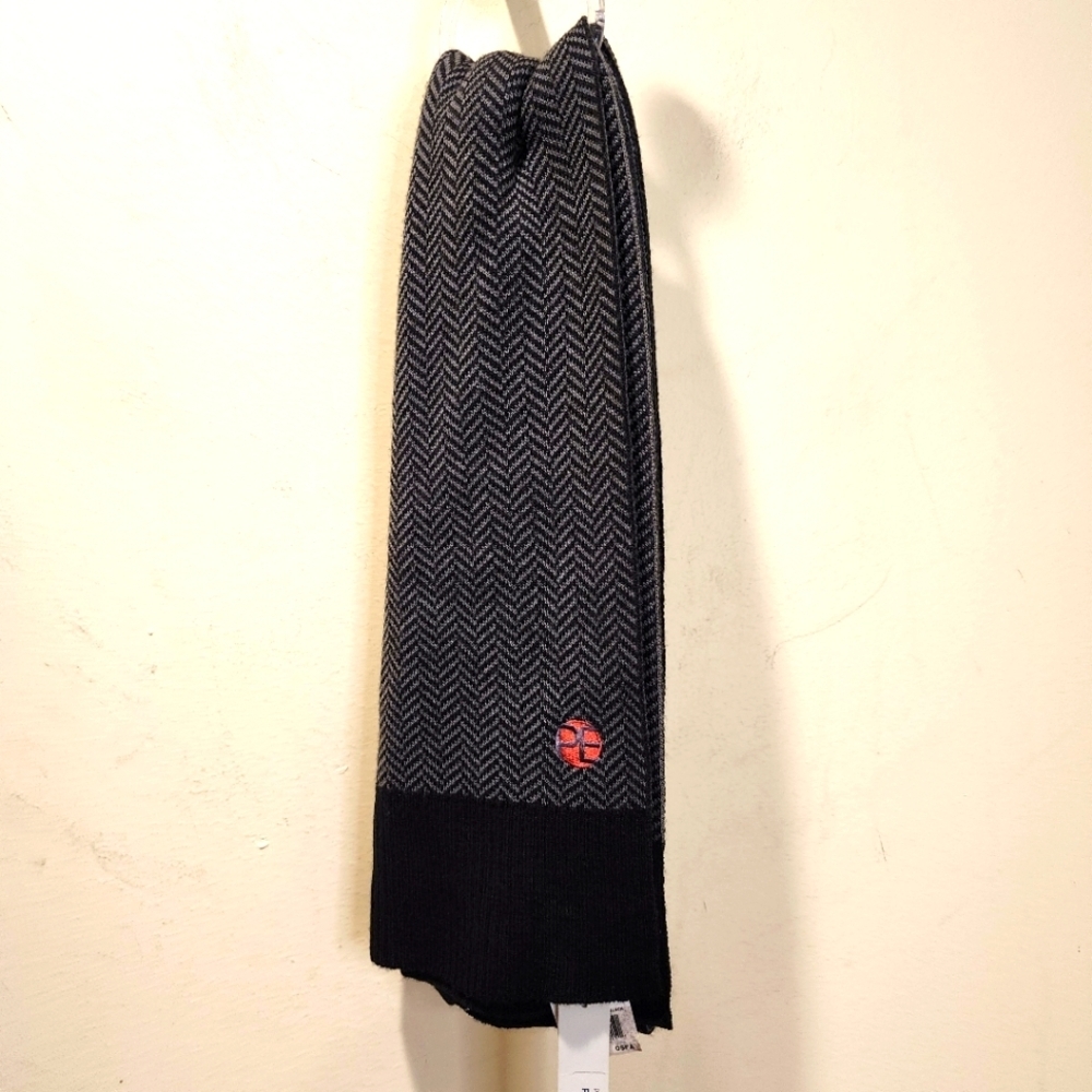 Perry Ellis Portfolio Black and Gray Herringbone Scarf NWT